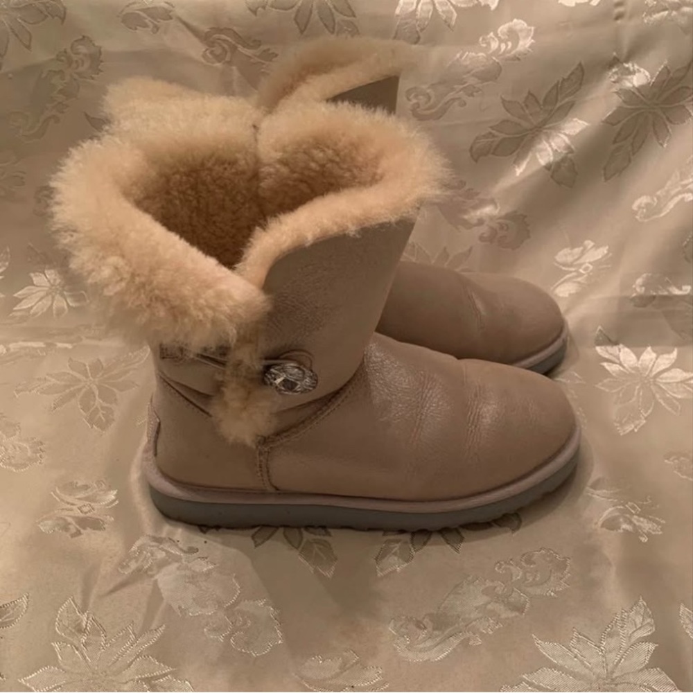UGG “I Do” Bailey Button